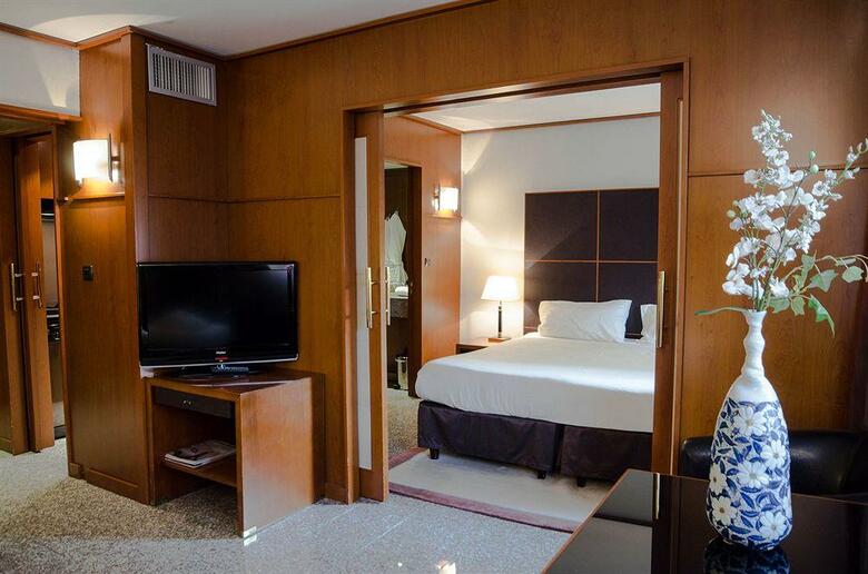 Hotel Goldstar Resort & Suites
