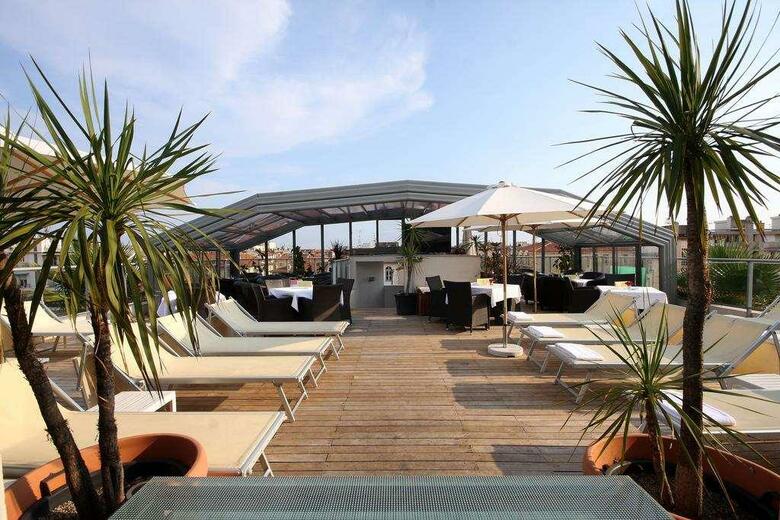 Hotel Goldstar Resort & Suites