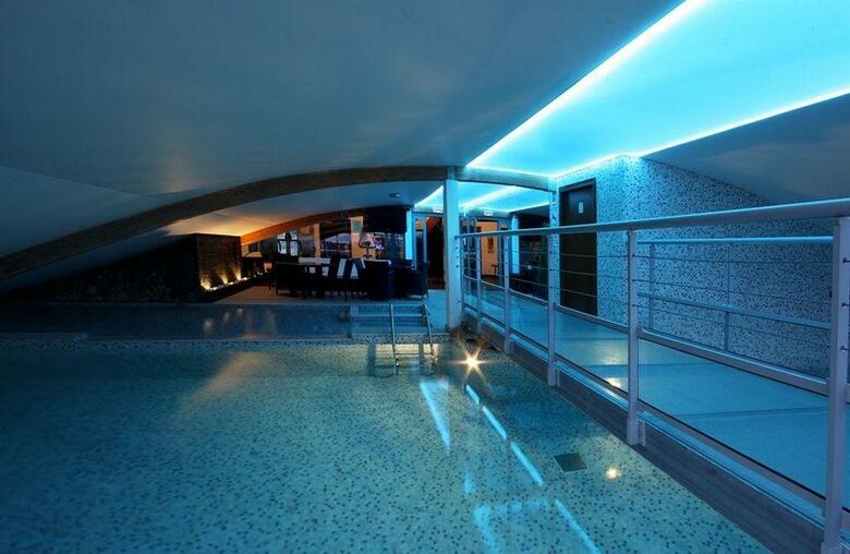 Hotel Goldstar Resort & Suites