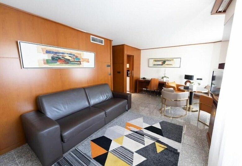 Hotel Goldstar Resort & Suites