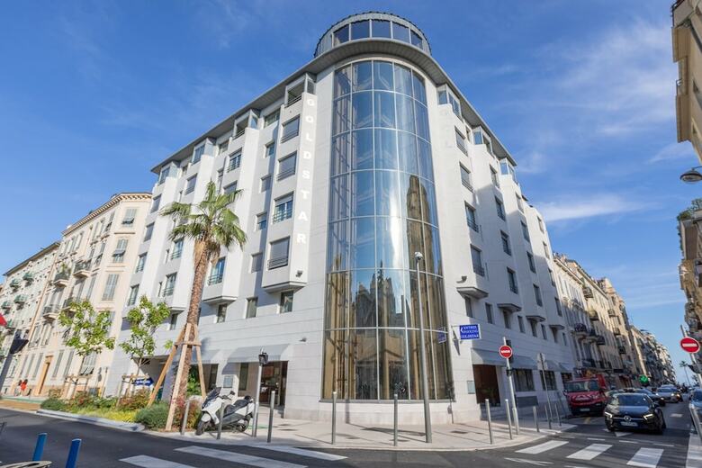Hotel Goldstar Resort & Suites