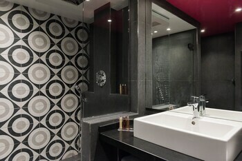 The Originals Boutique Hotel Du Vieux Saule Paris Le Marais