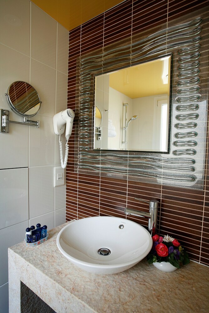 The Originals Boutique Hotel Du Vieux Saule Paris Le Marais