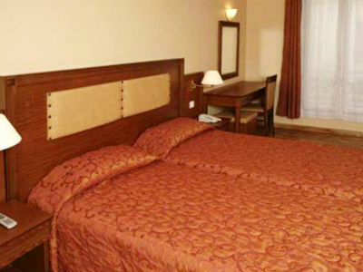121 Paris Hotel