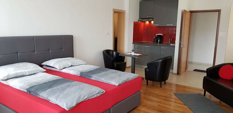 Vila Ema Apartments And Rooms