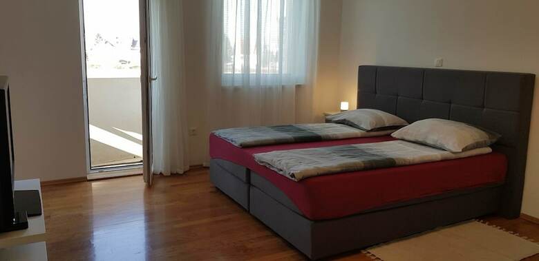 Vila Ema Apartments And Rooms