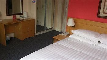 Chequers Plaza Hotel