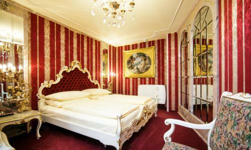 Palais Porcia Hotel
