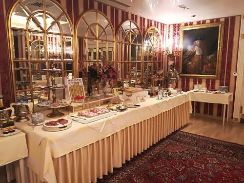 Palais Porcia Hotel