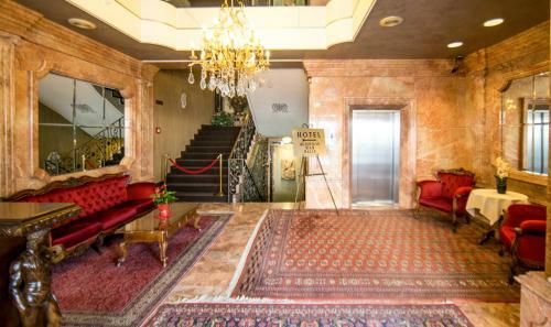 Palais Porcia Hotel