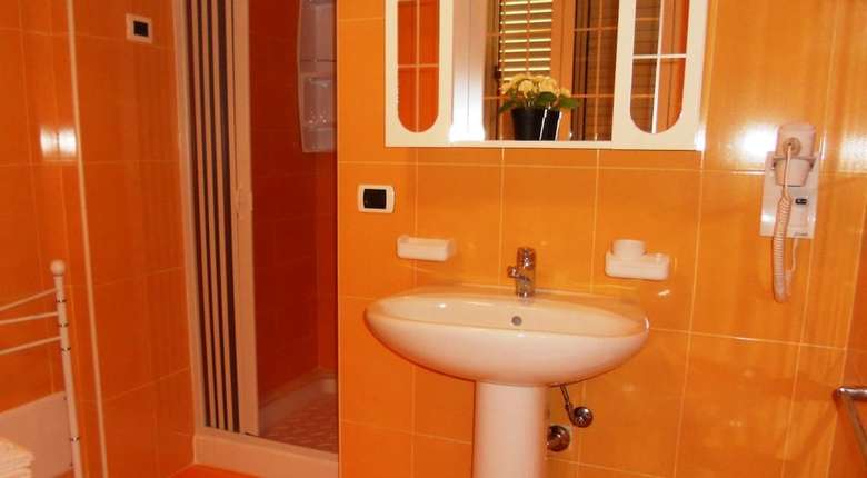 Hostal B&B Perla Di Corso Savoia