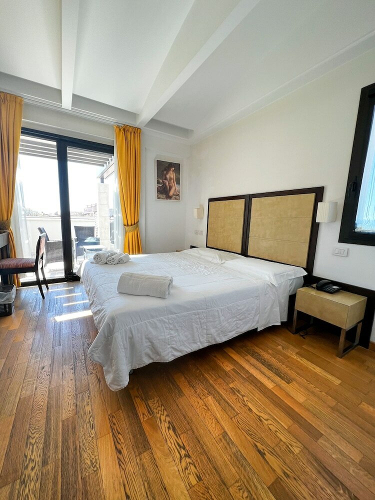Hotel Joli
