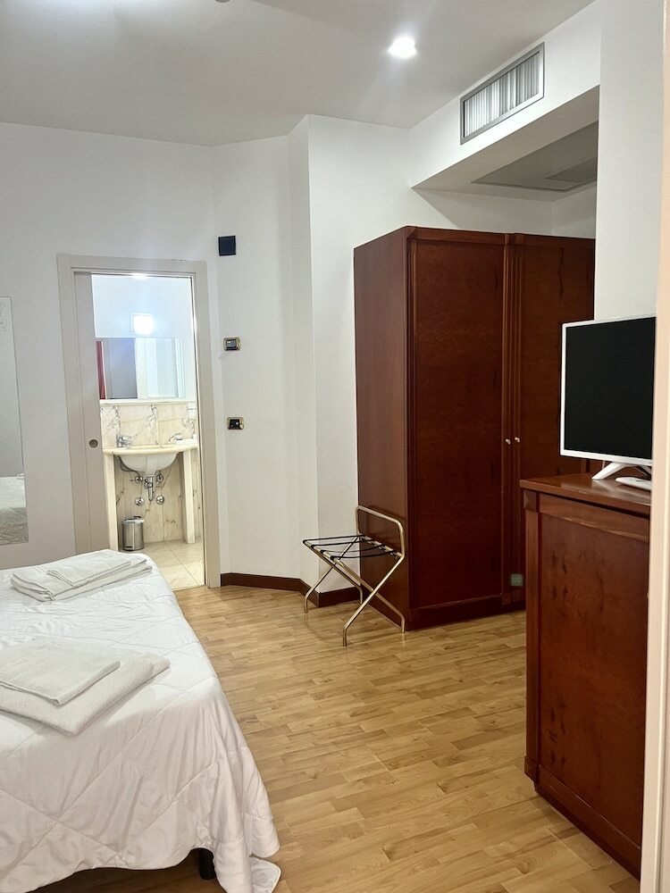Hotel Joli