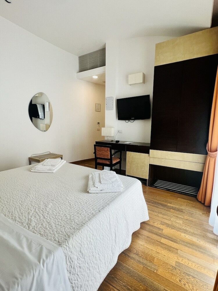 Hotel Joli