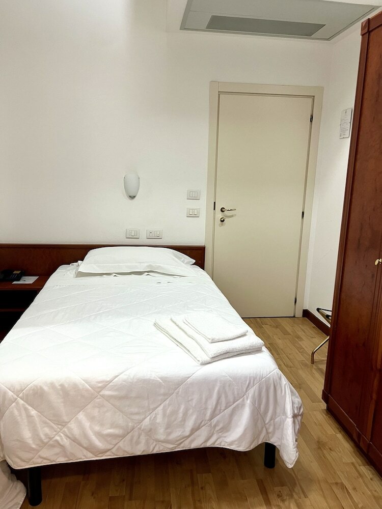 Hotel Joli
