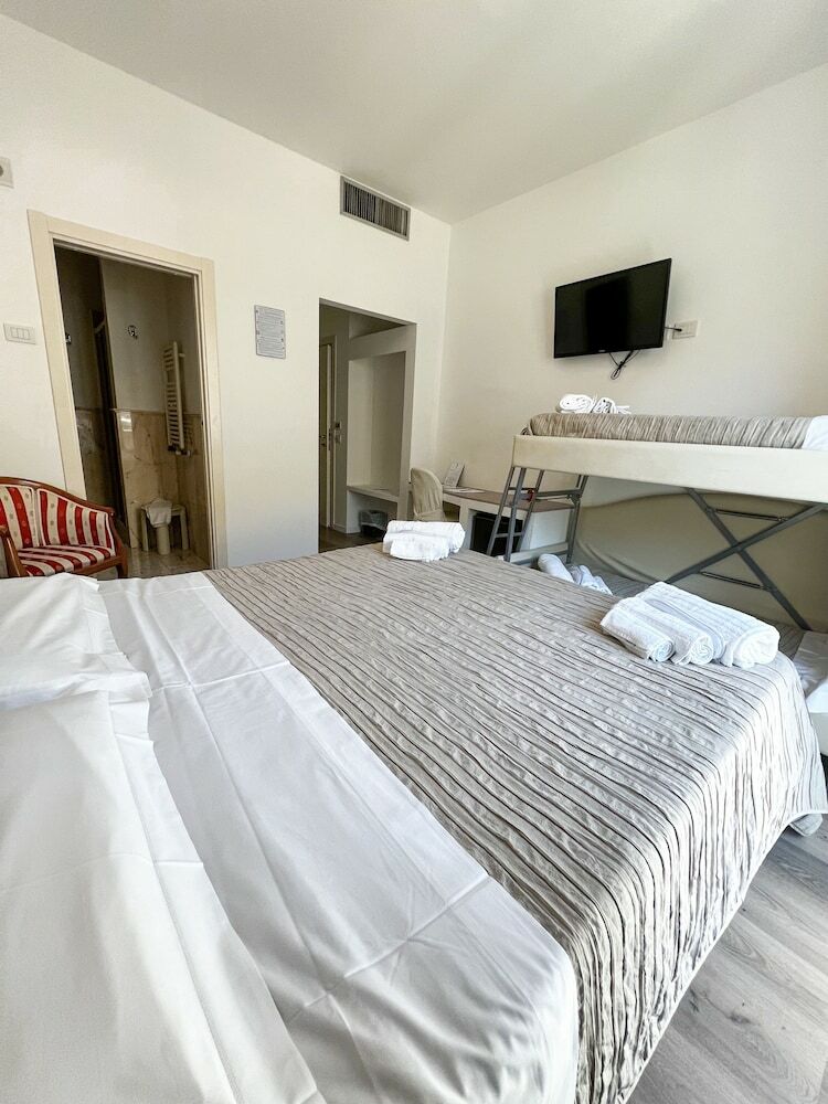 Hotel Joli