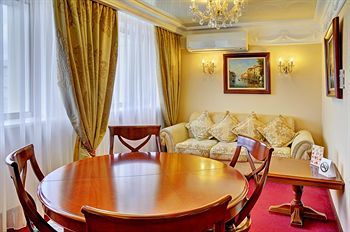 Yuzhniy Hotel