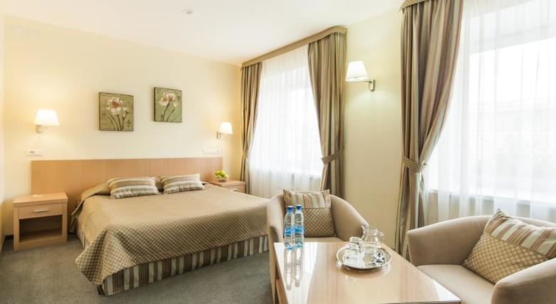 Grand Avenue Hotel