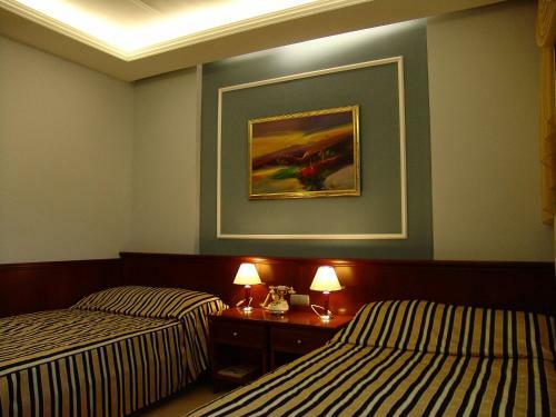 Hotel Rings