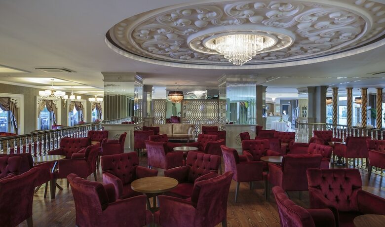 Hotel Side Crown Serenity
