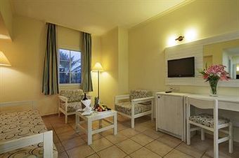 Hotel Euphoria Palm Beach Resort