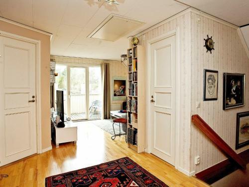 Three-bedroom Holiday Home In Str�mstad 3