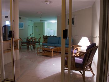 Hotel Golden Sands Beachfront Resort