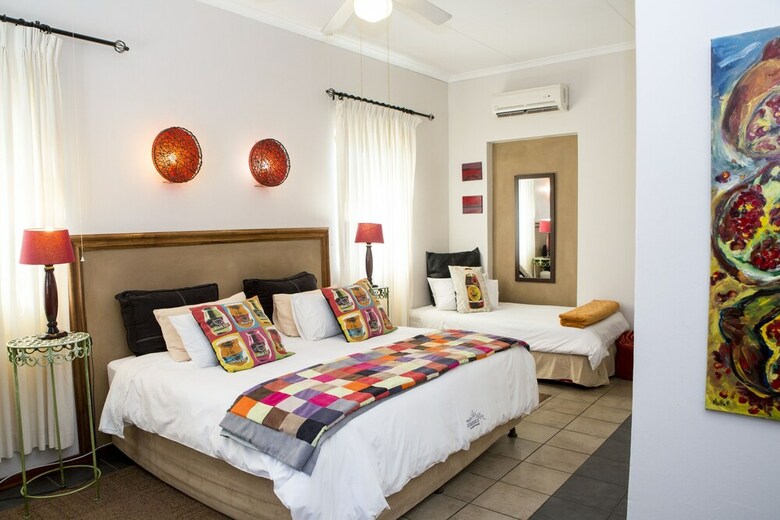 Hostal Ons Dorpshuis Guesthouse
