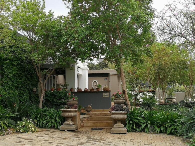 Hostal At 98 On Lynburn Guest House