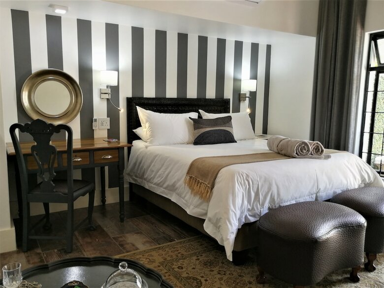 Hostal At 98 On Lynburn Guest House