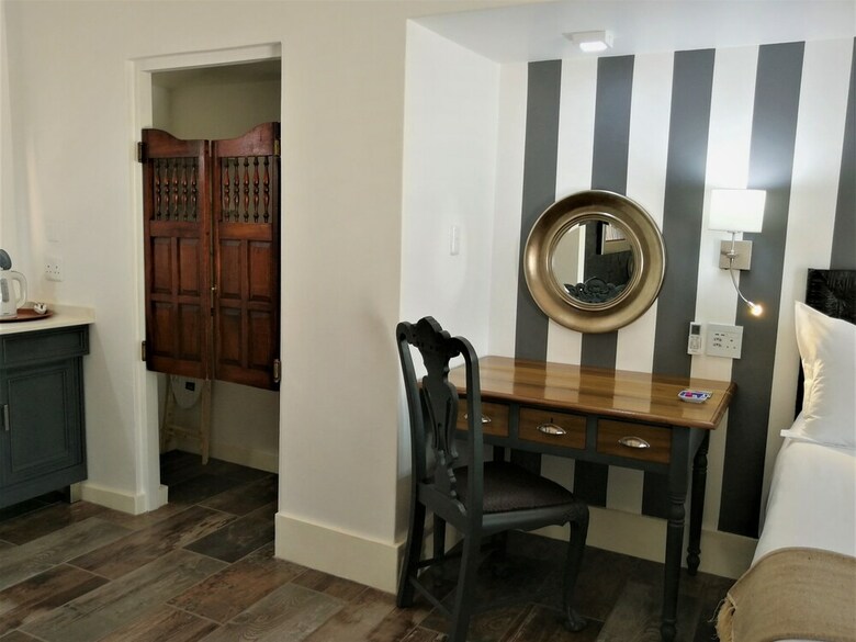 Hostal At 98 On Lynburn Guest House