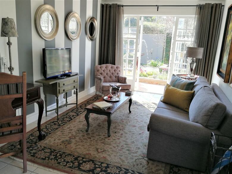 Hostal At 98 On Lynburn Guest House