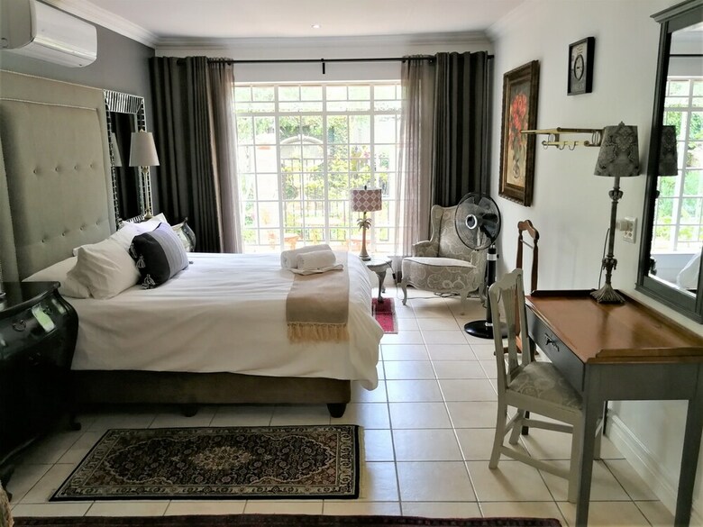 Hostal At 98 On Lynburn Guest House