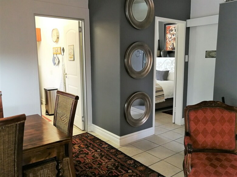 Hostal At 98 On Lynburn Guest House