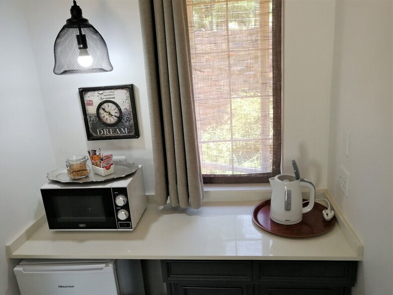 Hostal At 98 On Lynburn Guest House