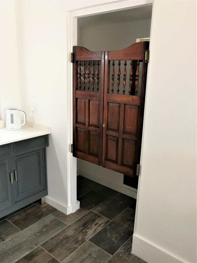 Hostal At 98 On Lynburn Guest House