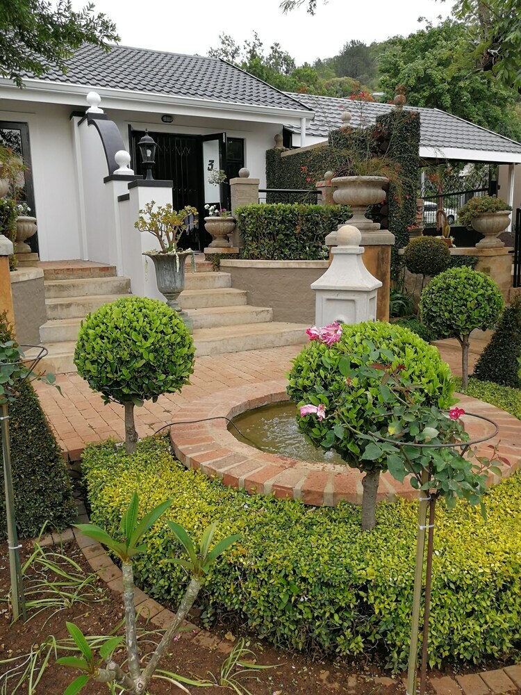 Hostal At 98 On Lynburn Guest House