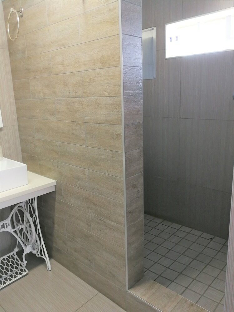 Hostal At 98 On Lynburn Guest House