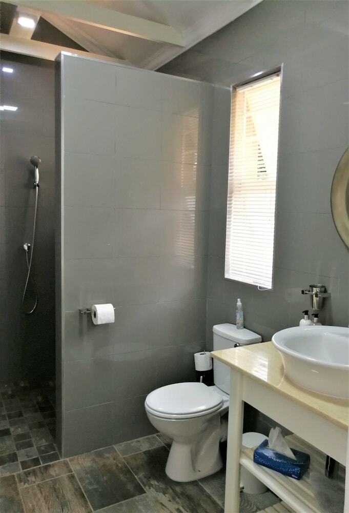 Hostal At 98 On Lynburn Guest House