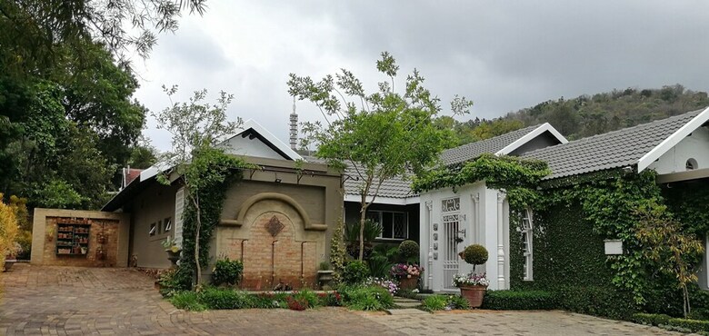 Hostal At 98 On Lynburn Guest House