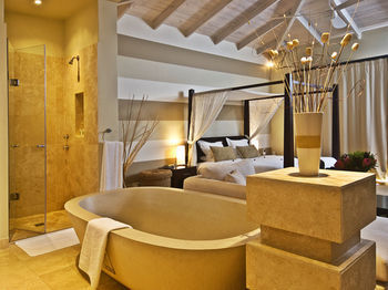 Lodge On The Lake & Wellness Spa