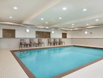 Hotel Days Inn And Suites Lindsay