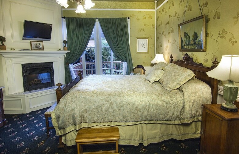 Bed & Breakfast Gingerbread Mansion Inn