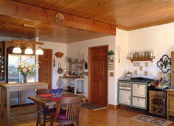 Tucker Peak Lodge