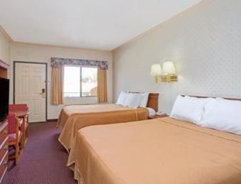 Hotel Lynwood Century Freeway Travelodge