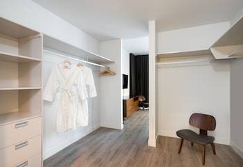 Apartamentos Level Furnished Living