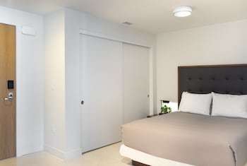 Apartamentos Level Furnished Living