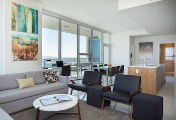 Apartamentos Level Furnished Living