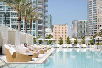 Apartamentos Level Furnished Living
