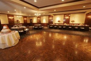 Clarion Hotel At Century House